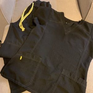 Wonder wink scrub set